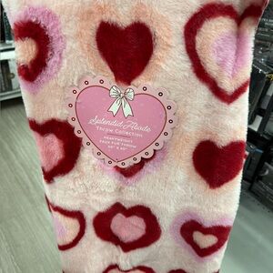 Hearts throw  - Pink and Red Heart Design